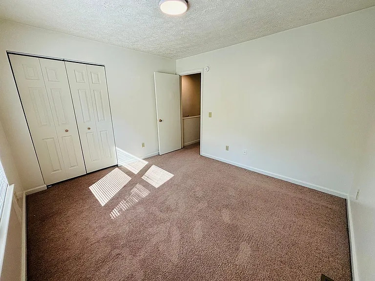 2 Bedroom, 1 Bath Apartment — Photo 18
