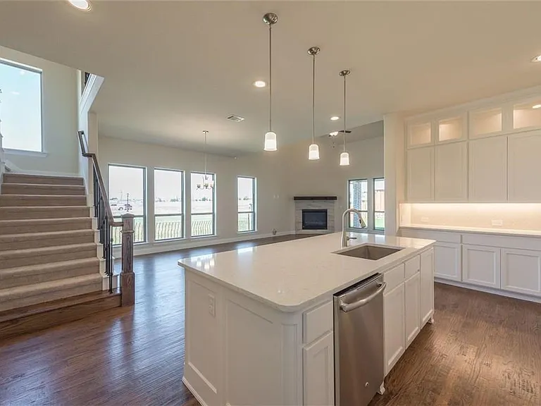 560 Thoroughbred Ave — Photo 10