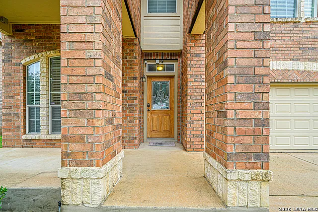 4 bed, 2.5 bath, 2965 sqft, $2,350 — Photo 2