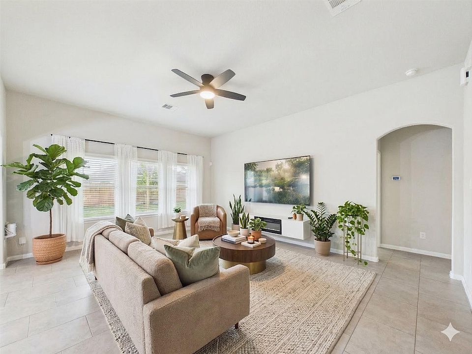 1st image of 721 Rim Water Dr