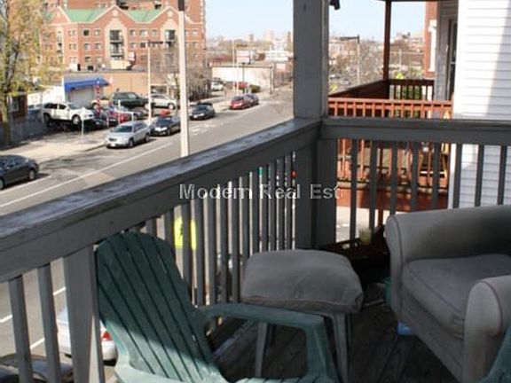 3rd image of 530B Cambridge St #A2