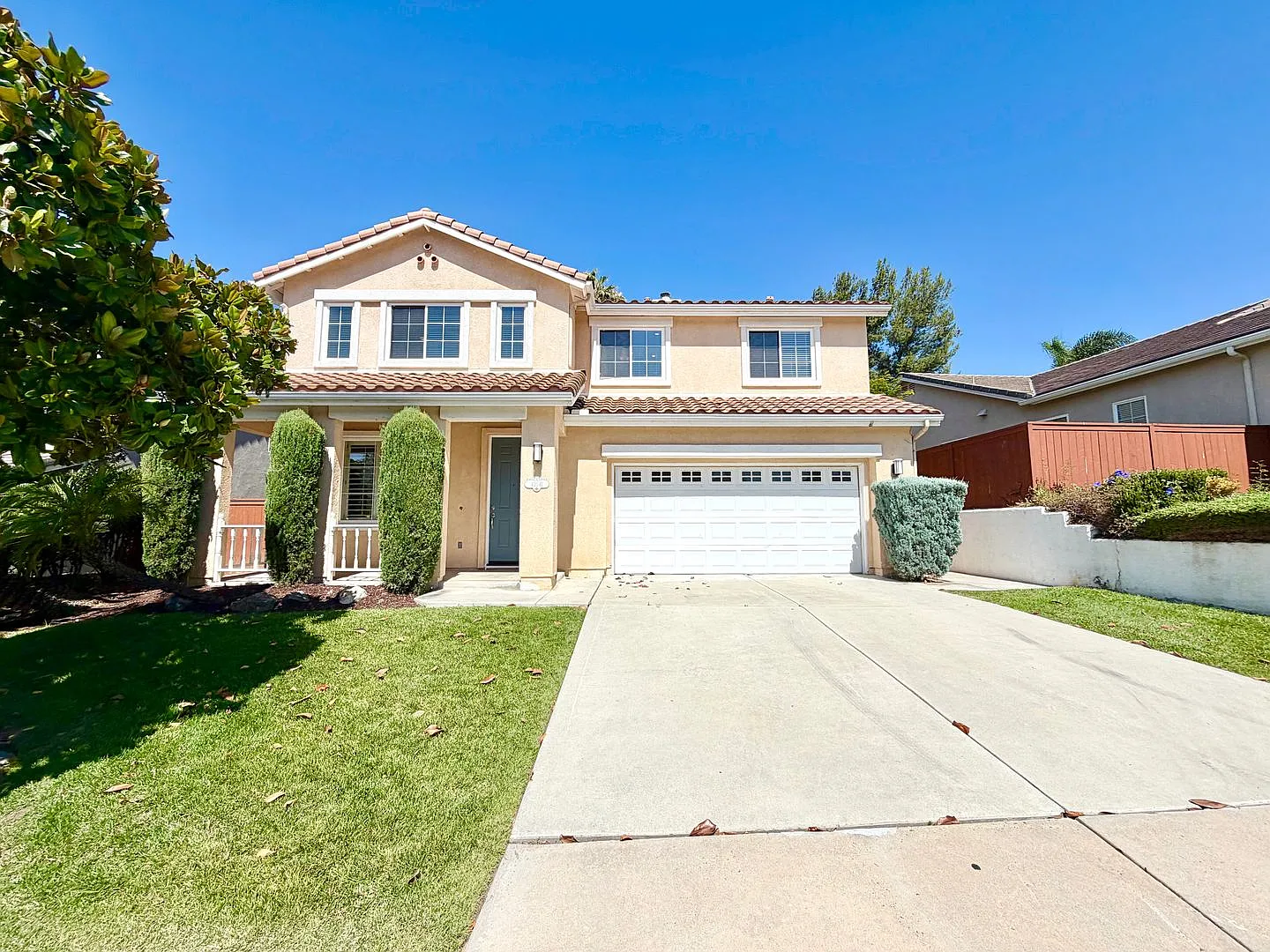Spacious Temeku Hills 4 Bedroom Home Next to Golf Course with Beautiful Fairway Views — Photo 1
