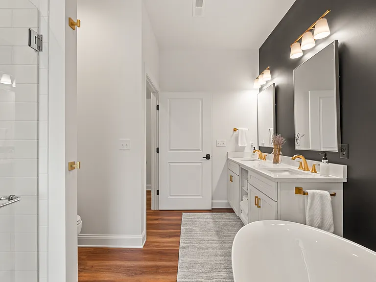 1561 E Genesee St — Photo 18