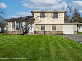 31 Oak Ter, Howell, NJ 07731