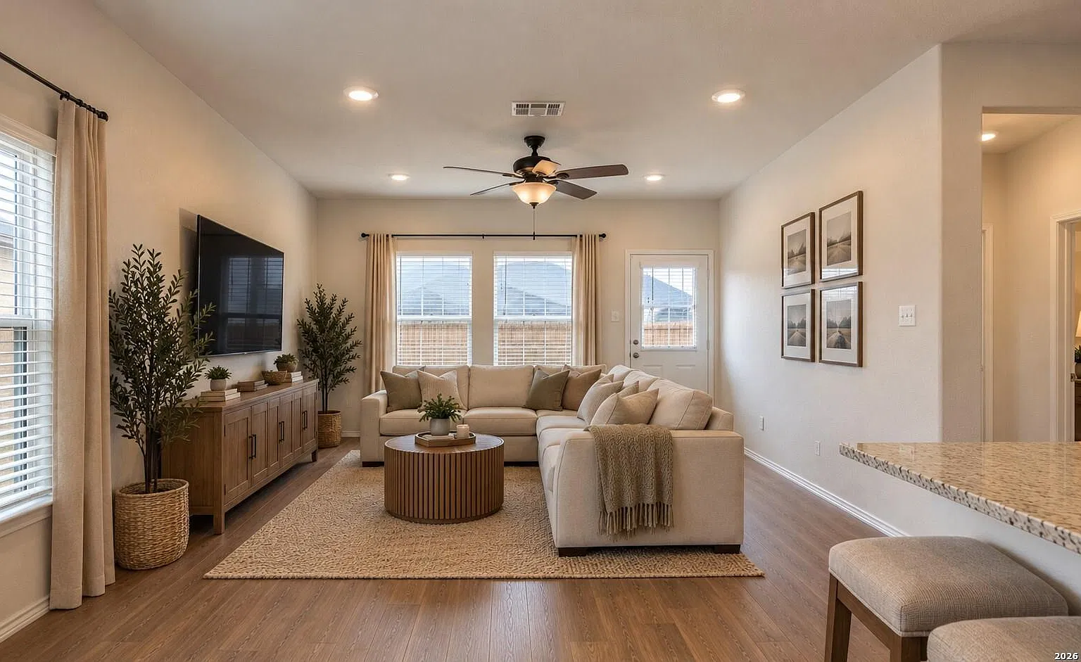 5 bed, 3.0 bath, 2430 sqft, $2,400 — Photo 3