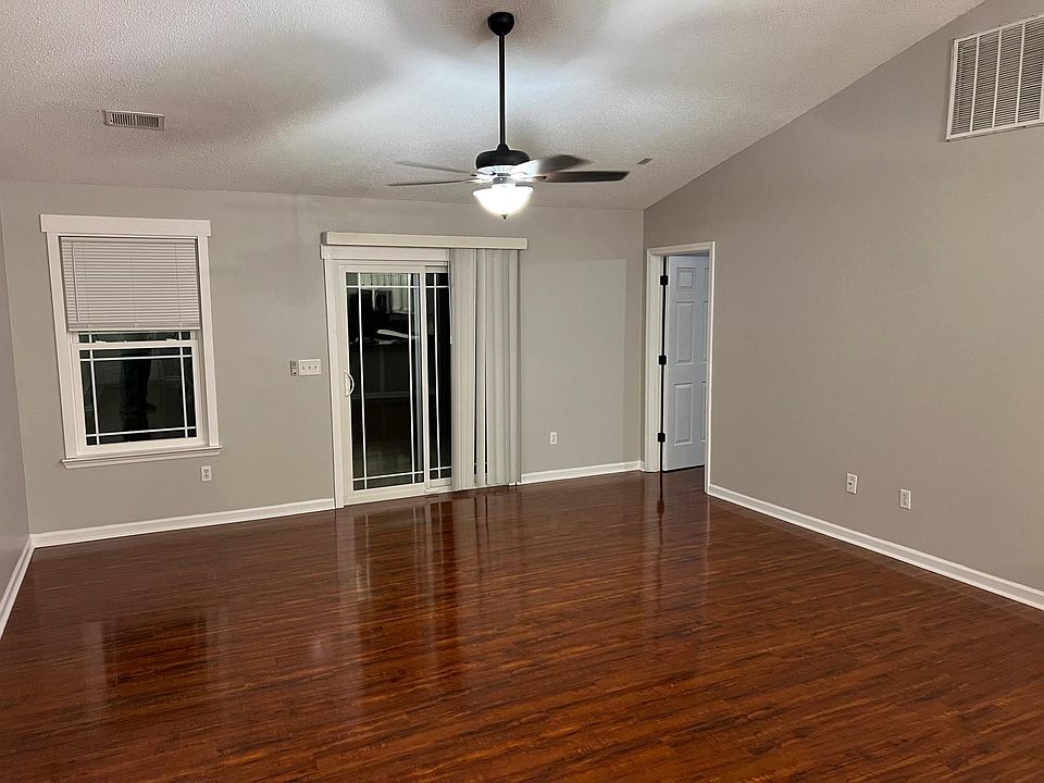 1st image of 104 Greenleaf Dr