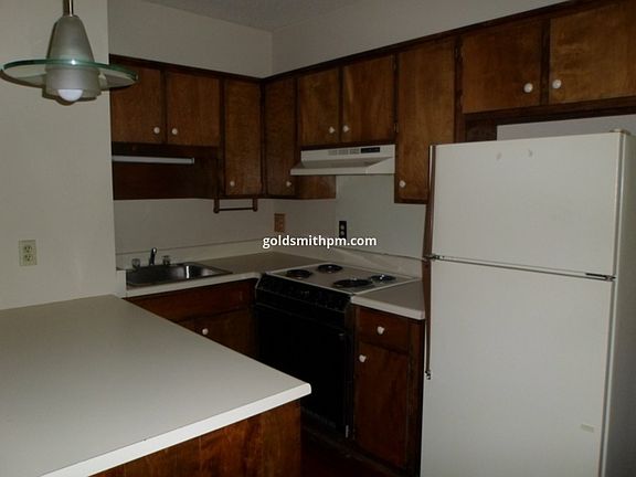 4th image of 224 E Park Ave #1