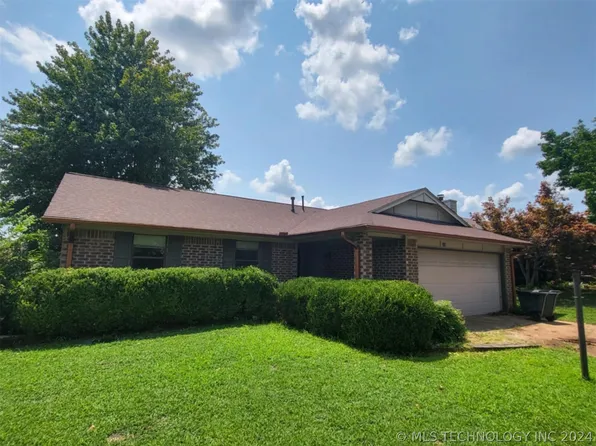 320 W 46th Pl S, Sand Springs, OK 74063