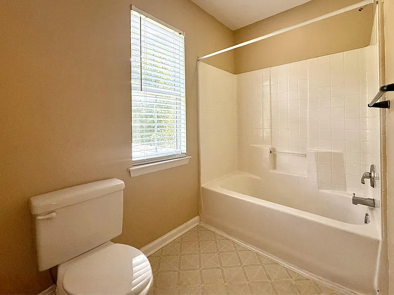 102 Adthan Cir — Photo 31