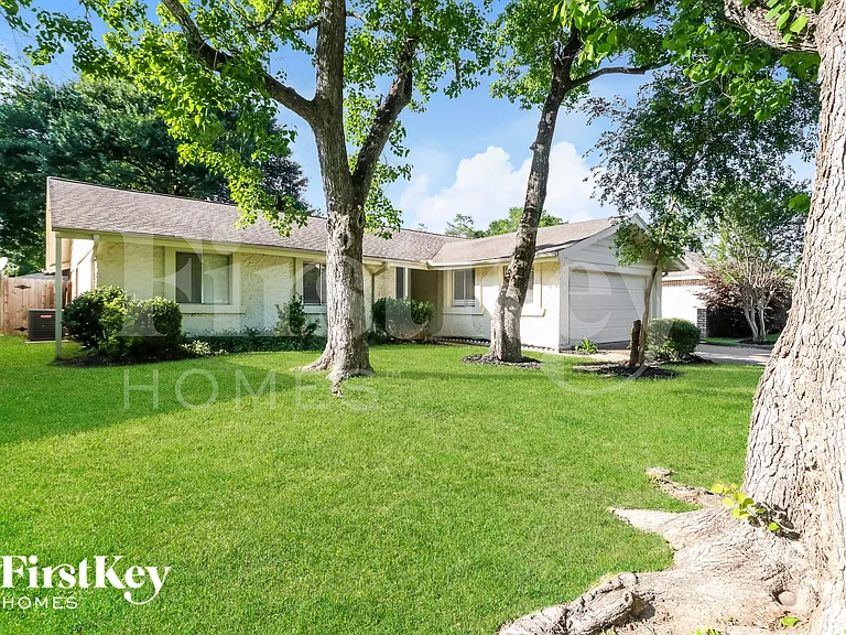 4439 Algernon Dr — Photo 2