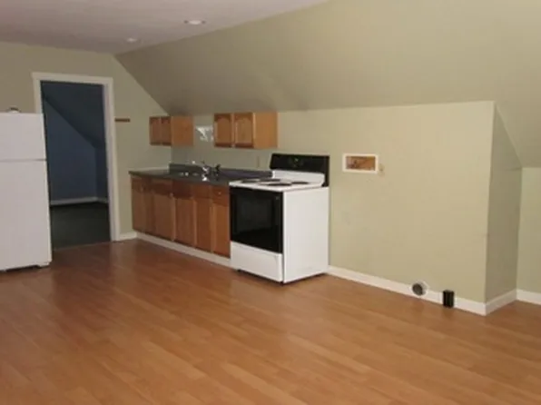 29 Bunker Hill St #2, Lancaster, NH 03584
