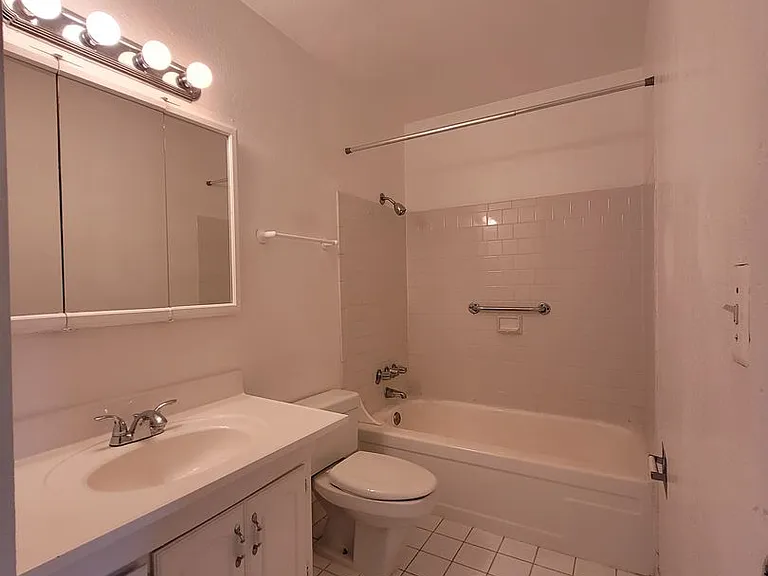 All Single Story Apartment Community — Photo 41