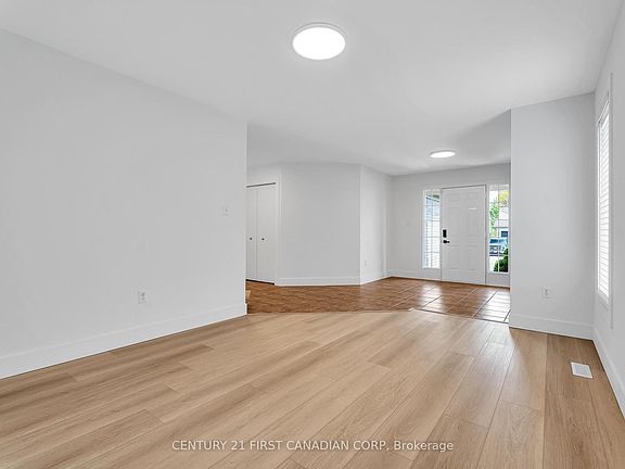 5th image of 799 Oakcrossing Rd