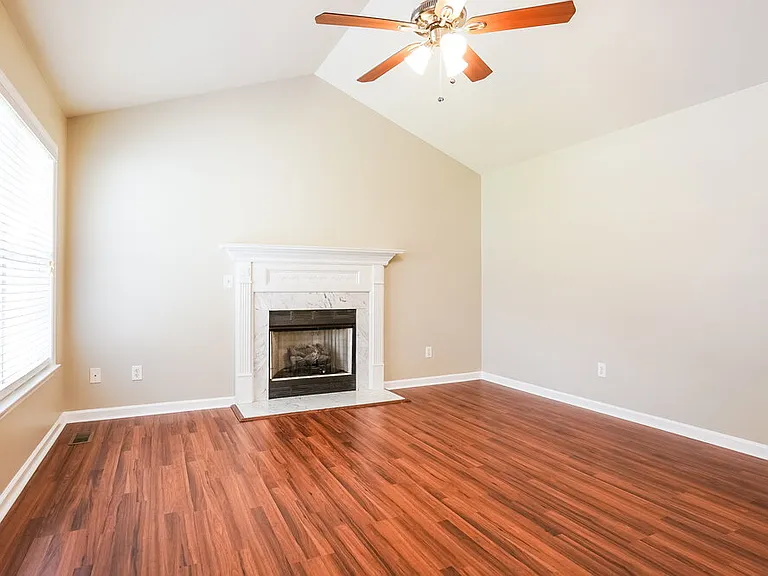305 Wood Green Dr — Photo 3