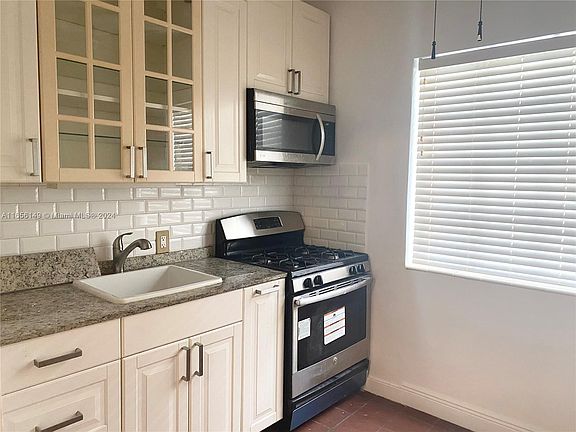 5th image of 1309 Euclid Ave APT 5
