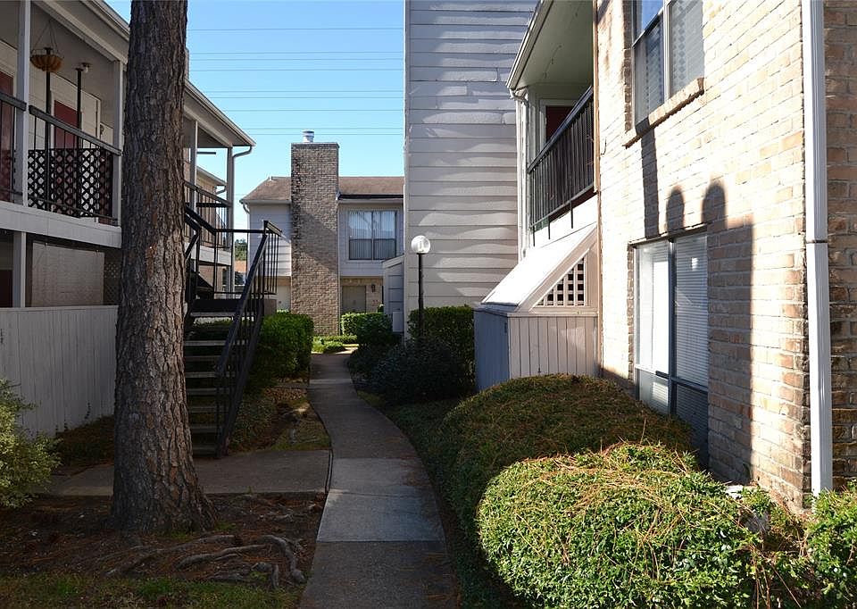 1st image of 2100 Wilcrest Dr APT 213