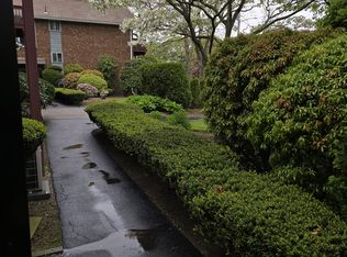 110 Pilgrim Pkwy APT 4, Warwick, RI 02888