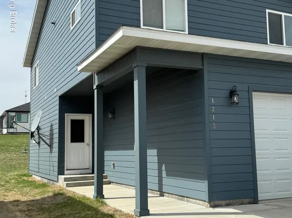 1213 9th St SW, Watford City, ND 58854