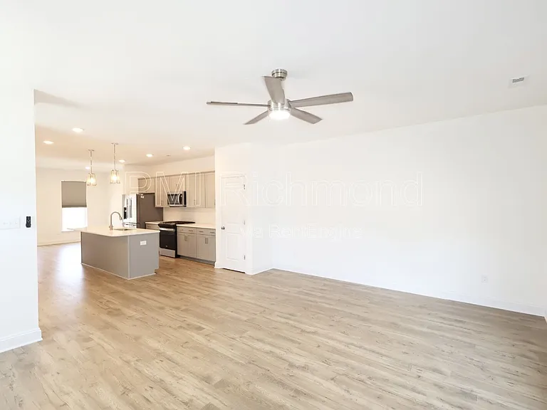 425 Randolph View Dr — Photo 13