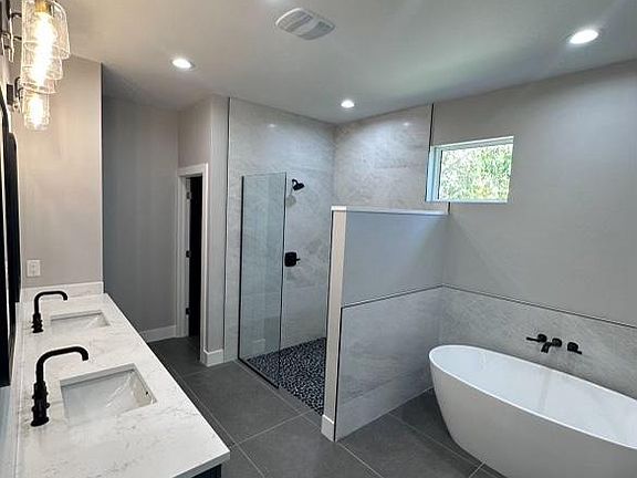 4th image of 17237 Kellog Ave