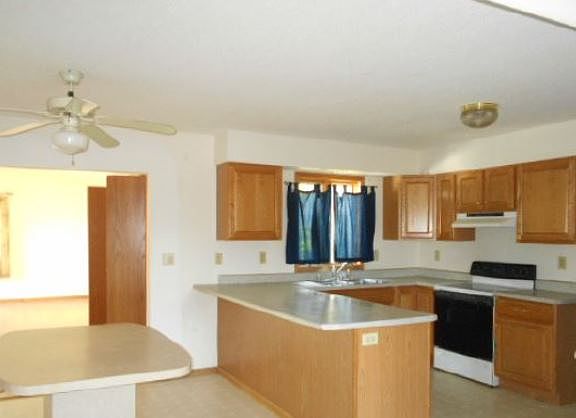 5th image of 560 Park St
