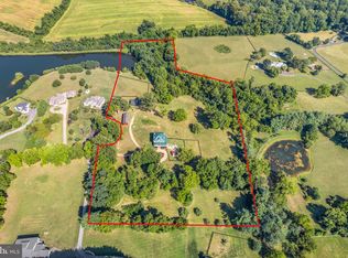 8370 Leeton Lake Dr, Warrenton, VA 20186