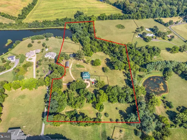 8370 Leeton Lake Dr, Warrenton, VA 20186