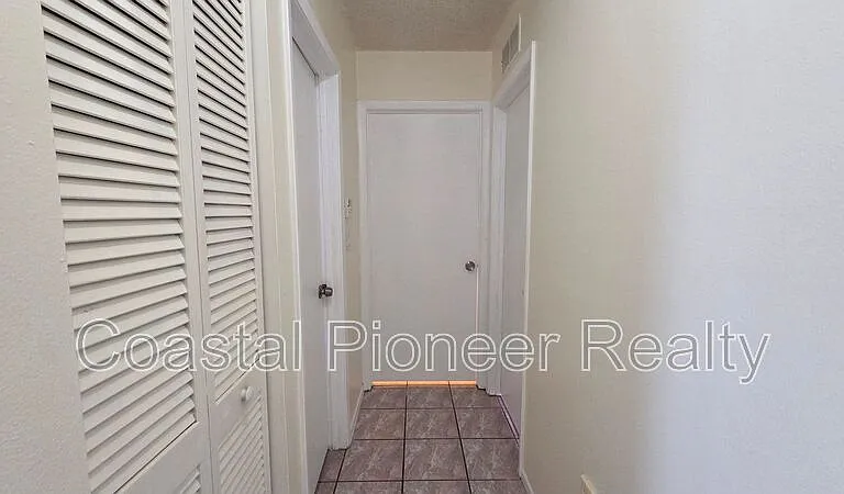 4817 Cypress Tree Dr — Photo 12
