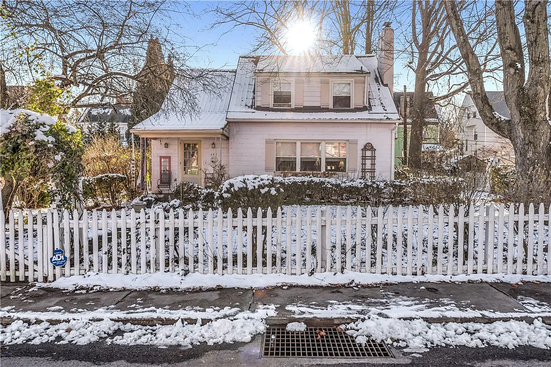 648 Charette Pl photo 1