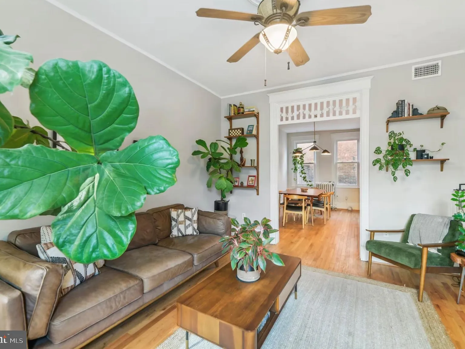 3 bed, 1.5 bath, 1300 sqft, $4,200 — Photo 1