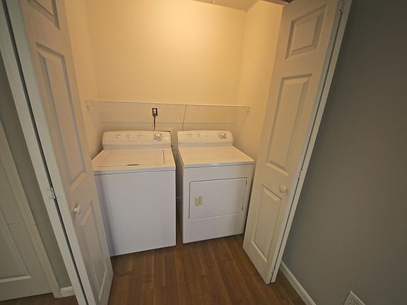 4th image of 3343 S Oaklawn Cir