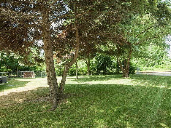 4th image of 309 Deens Ln