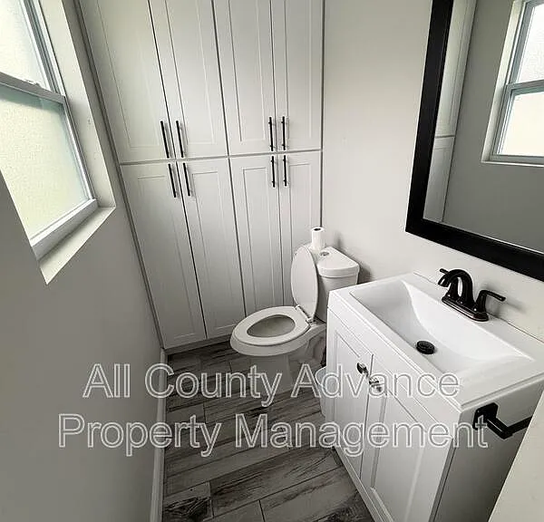 2320 Surrey Ln — Photo 15