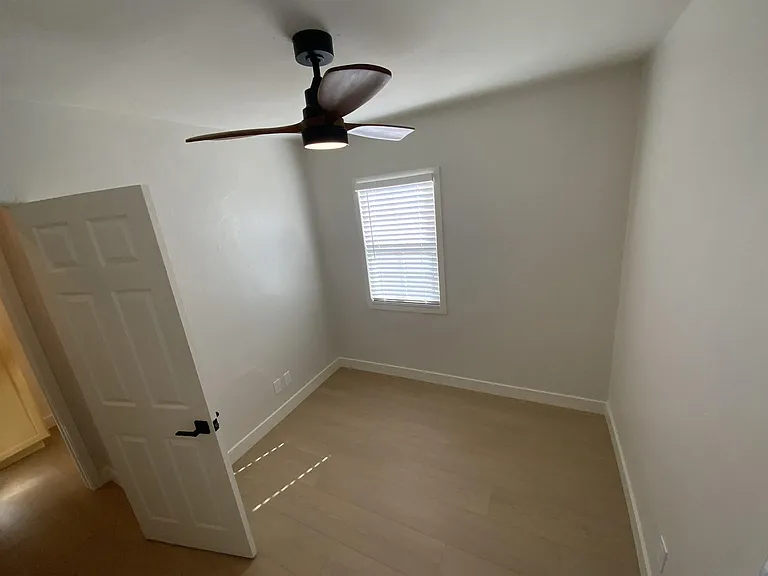520 Glover Ave #A — Photo 17