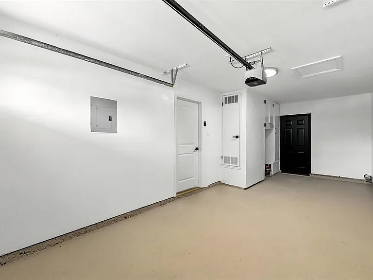 8520 Bradford Dr — Photo 26