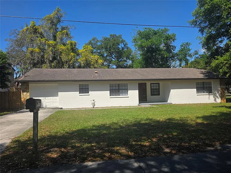 10410 N Ojus Dr — Photo 2