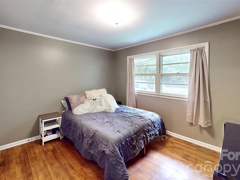 1136 E Woodlawn Rd — Photo 18