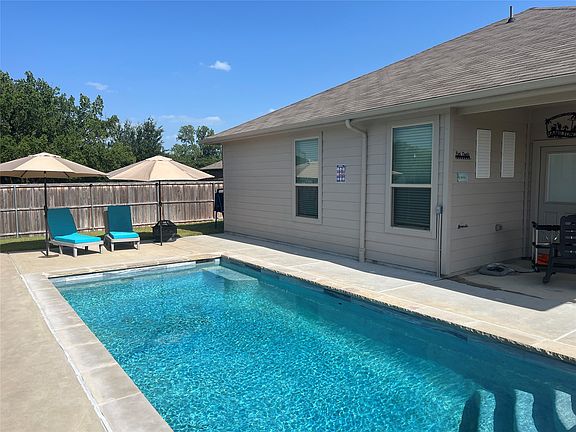 3rd image of 1107 Admiral Dr