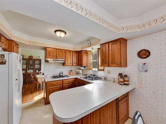 5th image of 25115 Kensington St