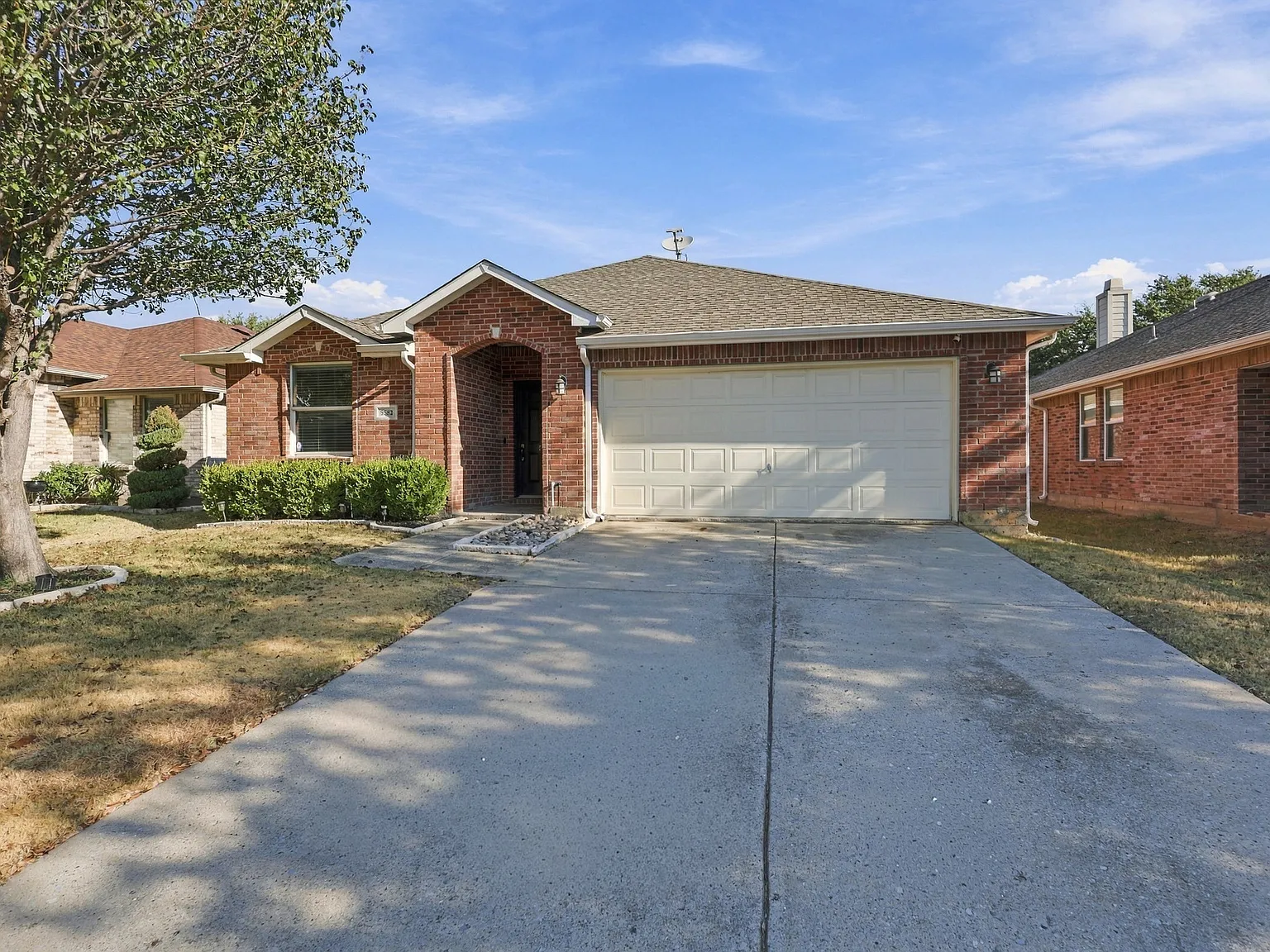 4 bed, 2064 sqft, $2,499 — Photo 2