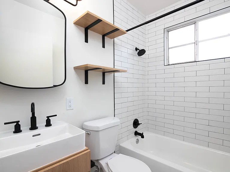 661 N Pearl St — Photo 13