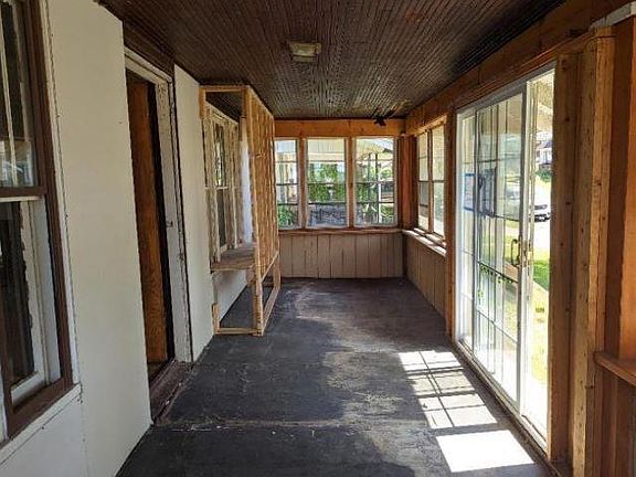 3rd image of 48 Helen Ave