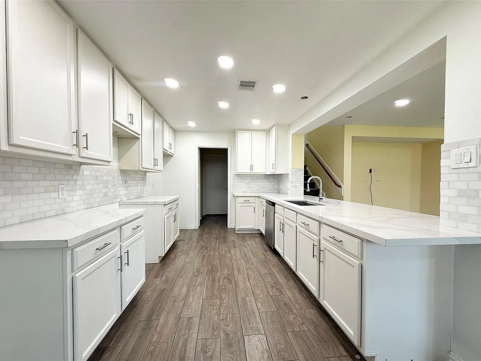 3 bed, 2.5 bath, 1725 sqft, $1,950 — Photo 4