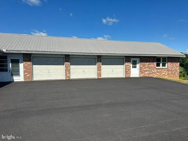 1463 Main St — Photo 4