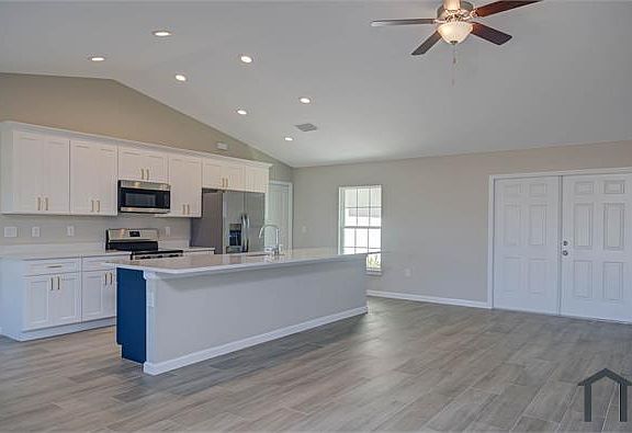 5th image of 4358 NW 34th Ave