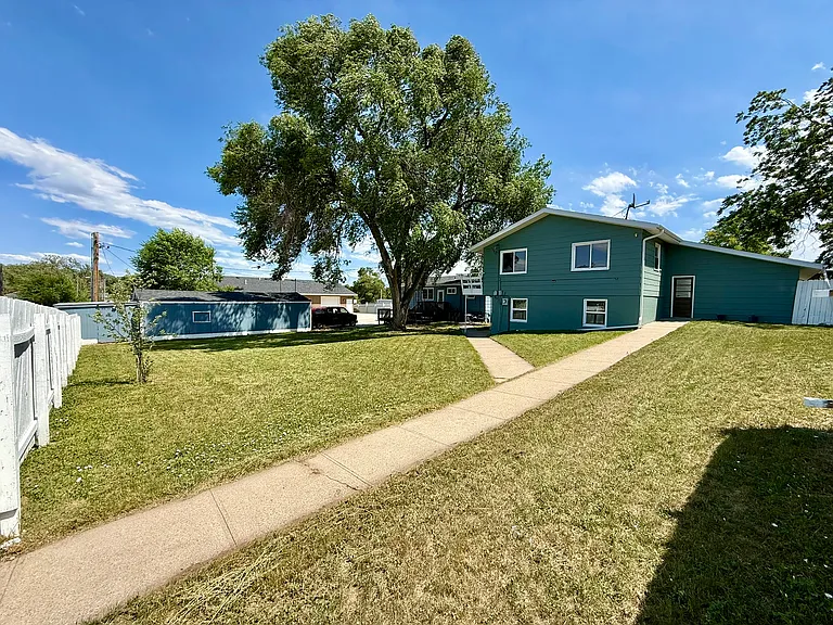 408 Anamosa St — Photo 23