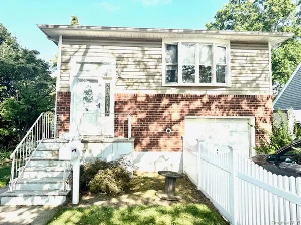 2743 Milburn Avenue, Baldwin, NY 11510