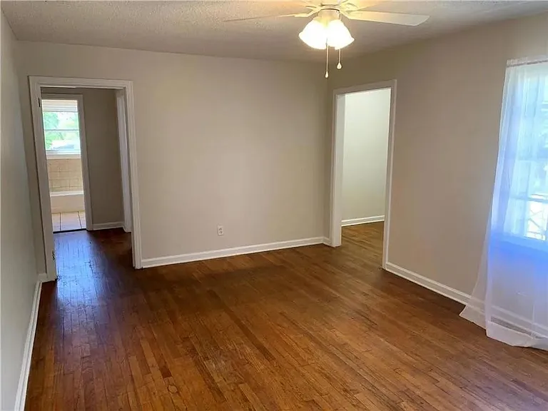 1404 Stevens Ln — Photo 14