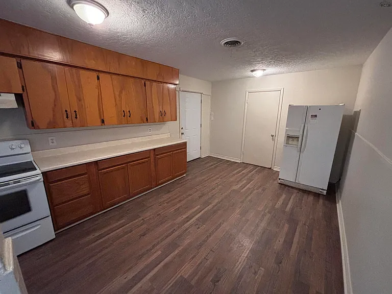 1706 Longview St — Photo 9