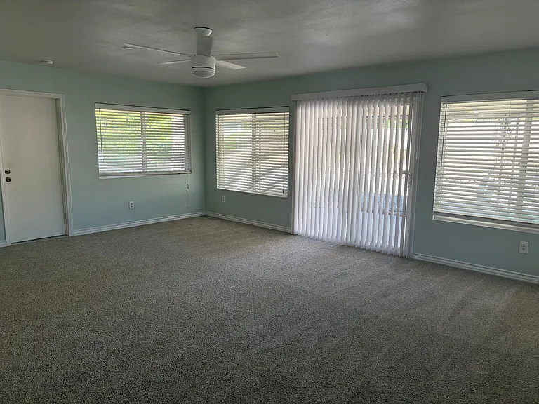 28033 Radford Dr — Photo 9